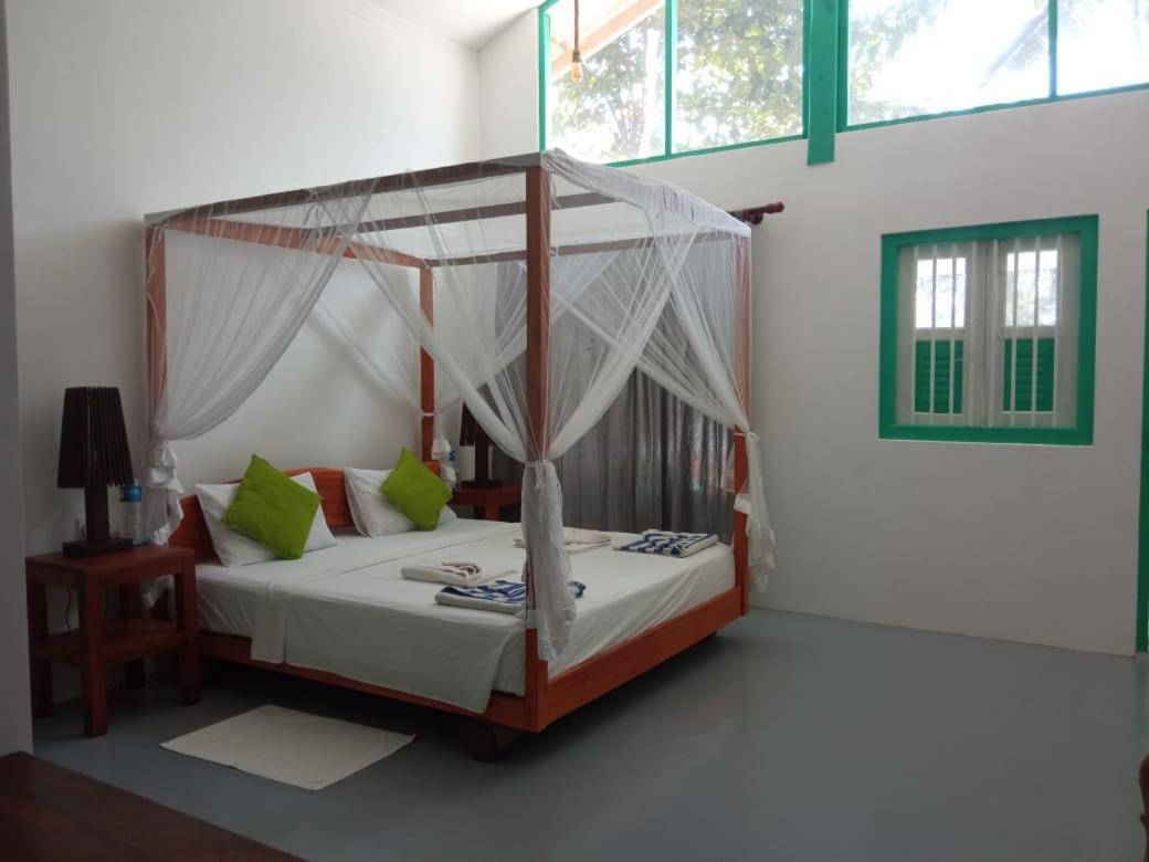 Beach House Kalukatiya - Family Villa, Seaview Room, Garden Room Dikwella Dış mekan fotoğraf