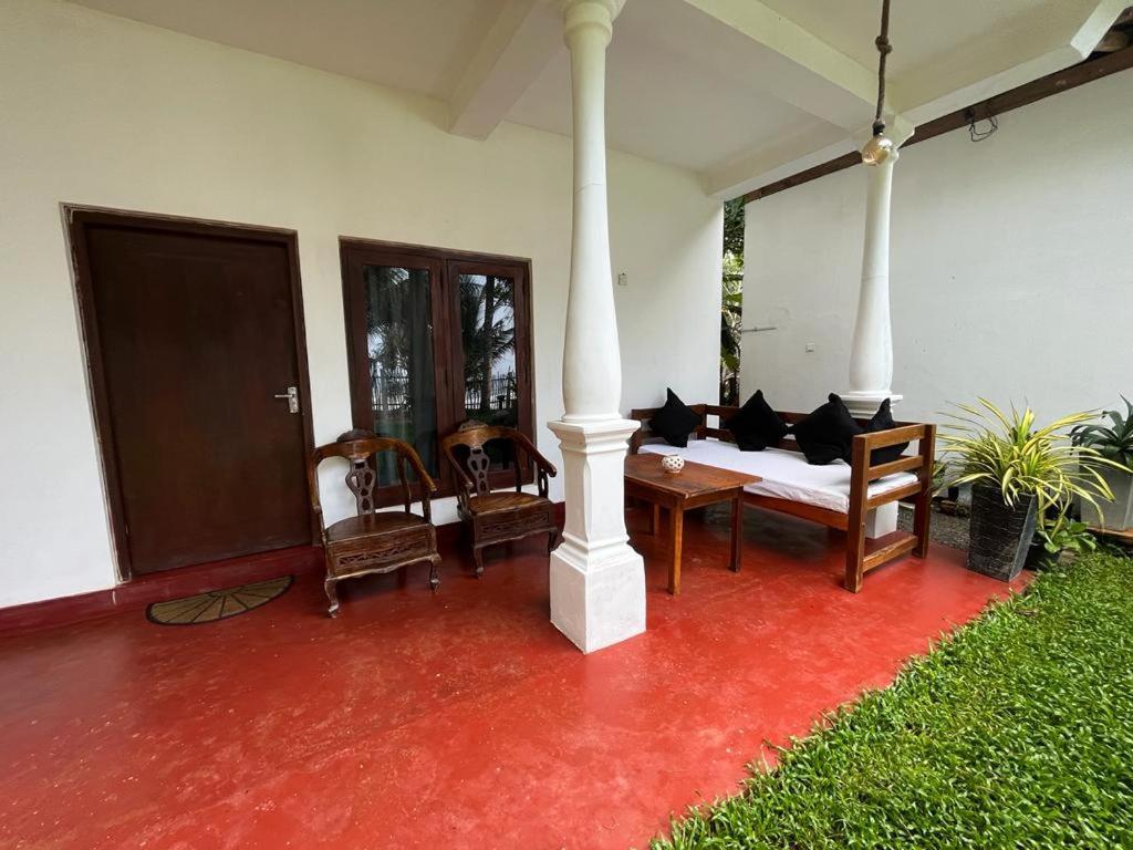 Beach House Kalukatiya - Family Villa, Seaview Room, Garden Room Dikwella Dış mekan fotoğraf