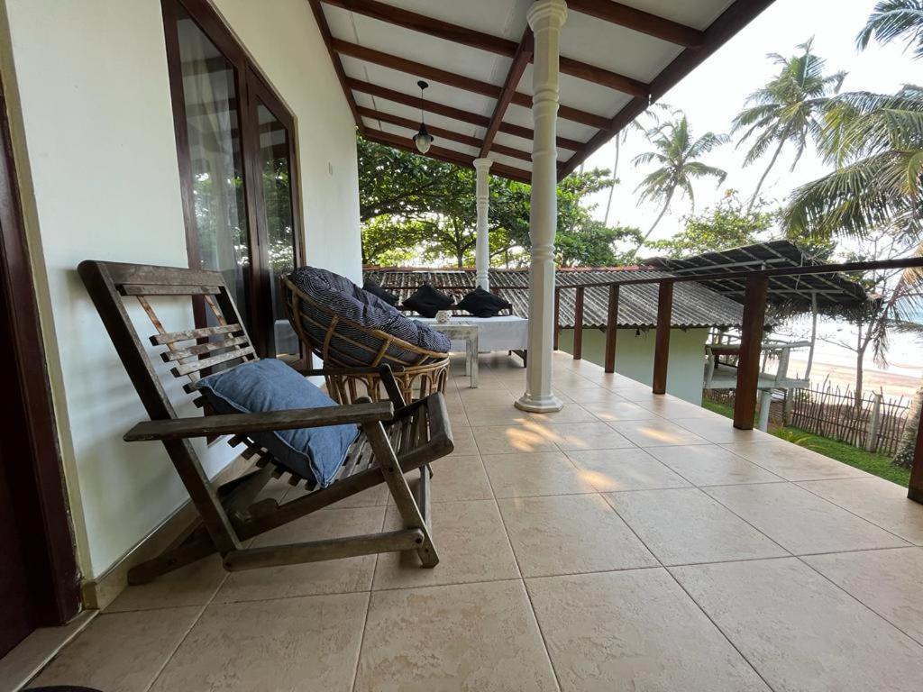Beach House Kalukatiya - Family Villa, Seaview Room, Garden Room Dikwella Dış mekan fotoğraf